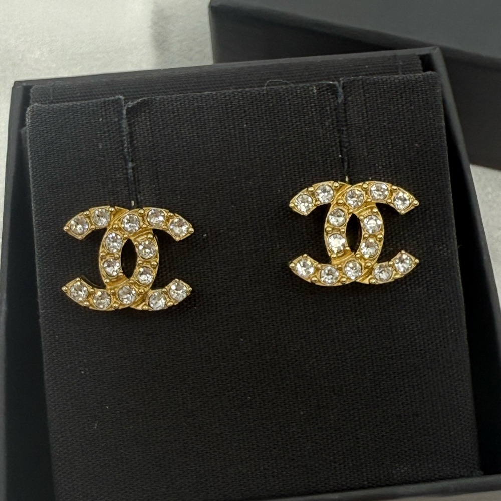 Chanel Classic Gold Crystal CC Stud Earrings - Picture 2 of 13